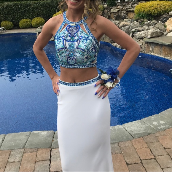 Prom dress - Picture 2 of 3